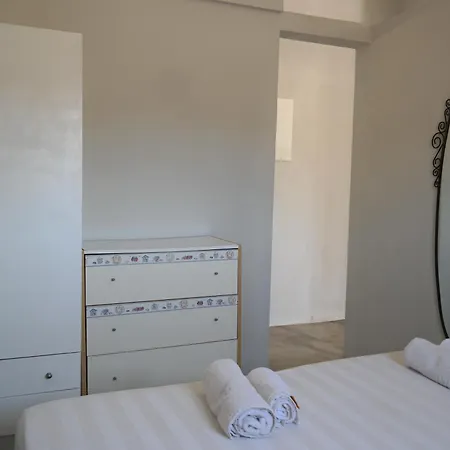 Drakkar Fira (Santorini)